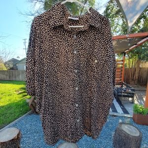 Hummingbird Men's Short Sleeve Button Up. 90's Vintage. Leopard like print. XXL.